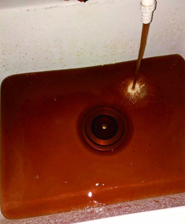 自來(lái)水管道出水發(fā)紅